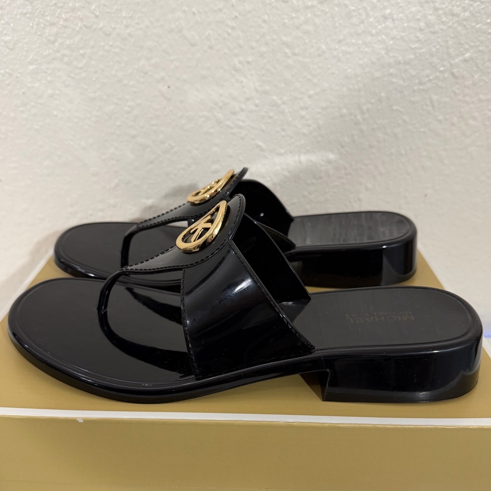 Michael Michael Kors Hannah Jelly T-Strap Sandals. Black Gold Logo NWT - Picture 3 of 8